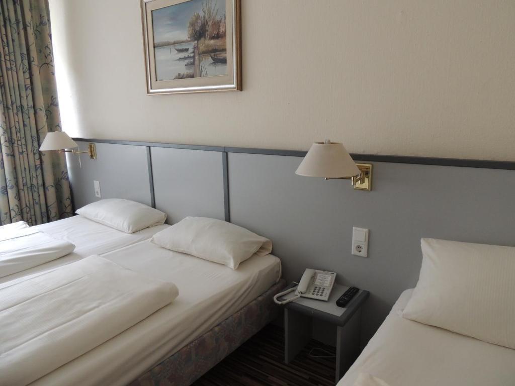 Bahn-hotel Dusseldorf